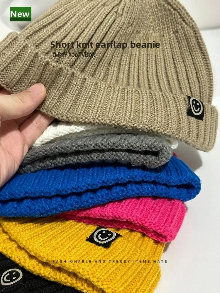 Men's Warm Smile Face Patch Knit Beanie Winter Skull Cap Short Cuff Soft Ribbed Knitted Hat for Outdoor Daily Wear