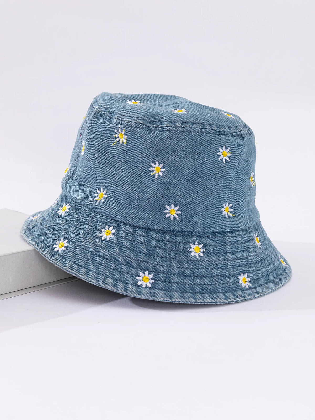Little Daisy Embroidered Fisherman Hat for Women in Spring and Summer Fashion Versatile Sunshade and Sunscreen Show Small Face