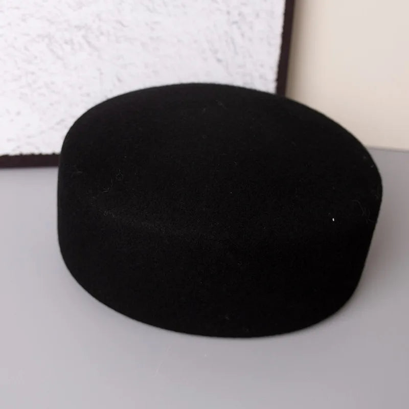 Vintage Hard Top Flat Fedoras Hats Women 100% Wool Felt Berets Hat Wedding Fascinator Caps Wedding Cocktail Party Pillbox Hat